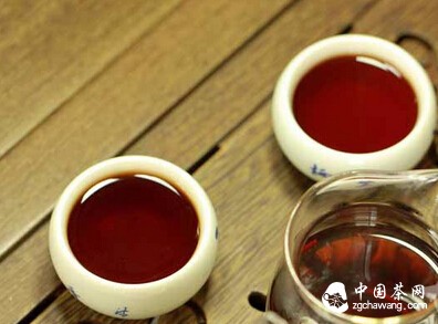<a href='http://www.65130.com/' target='_blank'><u>普洱茶</u></a>混蜂蜜，这是什么奇葩喝法？