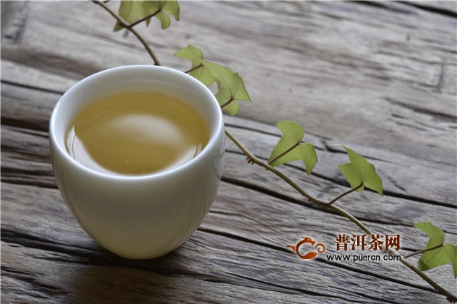 当小鹿茶搭上传统名茶大师，传统茶与新式茶还有界限吗