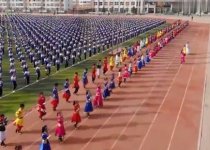 3千名学生课间齐跳蒙古舞 这什么风在吹